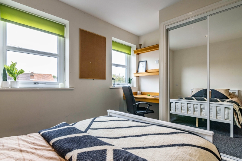 4 Bed Student Flat Uphill - BILLS INCLUDED - Thumbnail 1